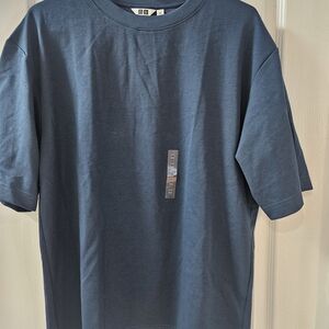 Uniqlo Men's Blue T-Shirt